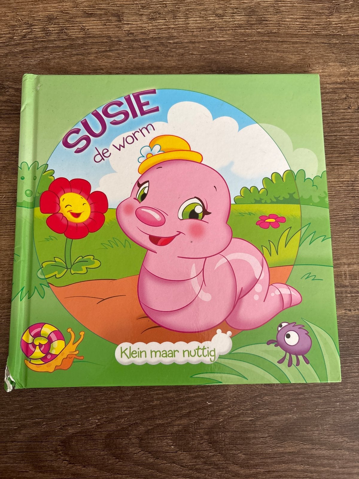 Susie de worm - Klein maar nuttig kinderboek, Fictie algemeen, Jongen of Meisje, Ophalen of Verzenden, Zo goed als nieuw