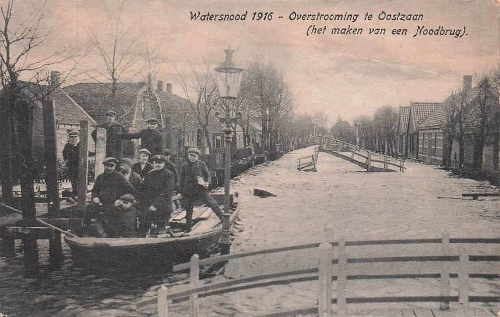 703-439-015 Watersnood 1916 Overstrooming te Oostzaan (Het, Verzamelen, Ophalen of Verzenden, Voor 1920, Noord-Holland