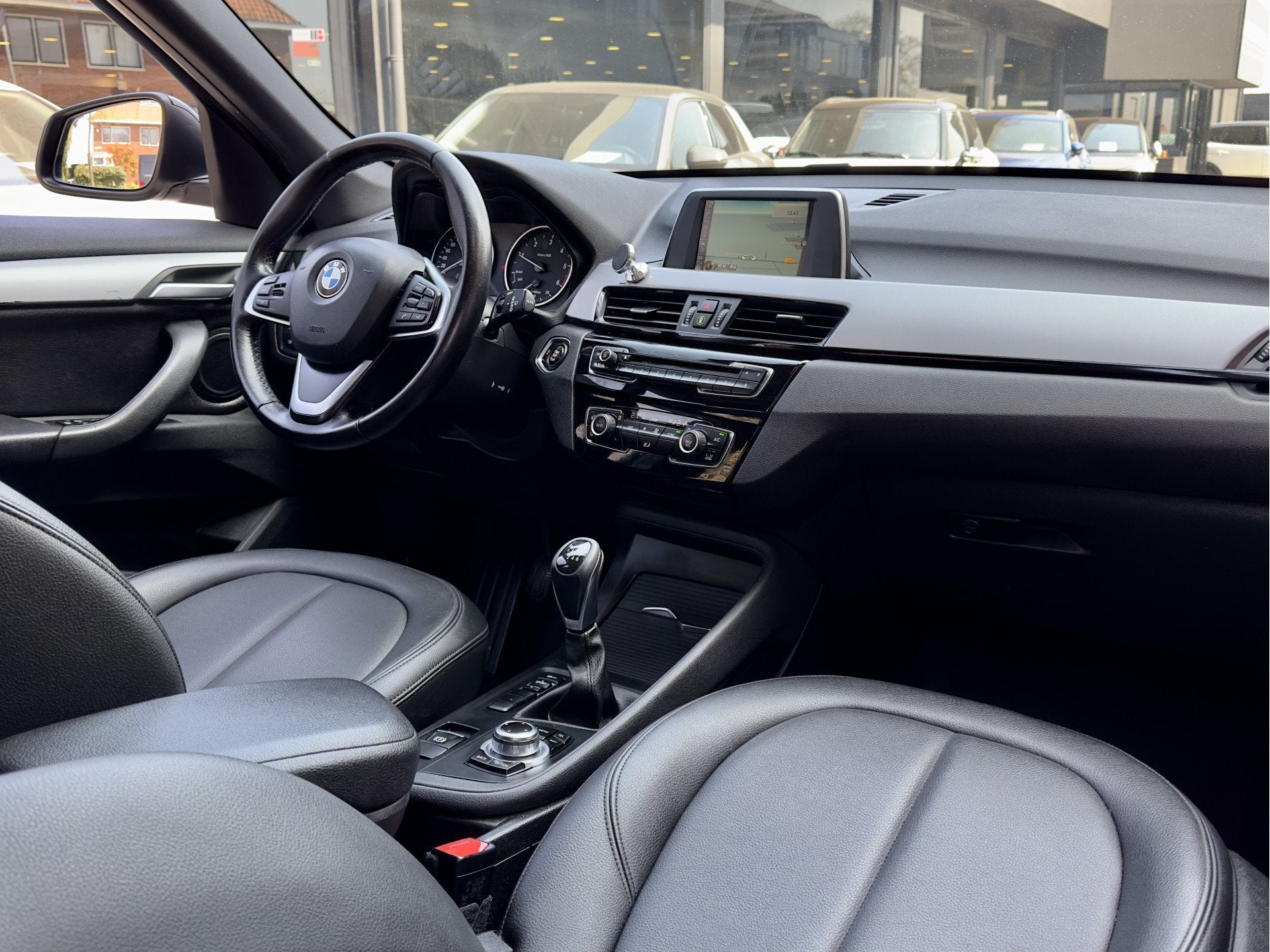 BMW X1 sDrive16d M-SPORT LEDER NAVI AIRCO PARK-ASSIST 18 INC, Auto's, Gebruikt, 116 pk, Zwart, 26 km/l