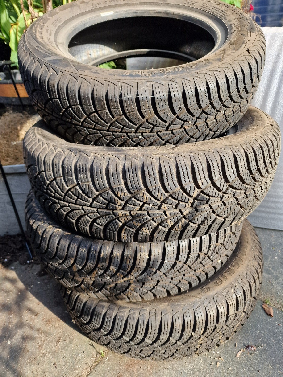 Zo goed als nieuwe Goodyear Ultragrip 9 winterbanden, Auto-onderdelen, Ophalen, 14 inch, Gebruikt, 175 mm