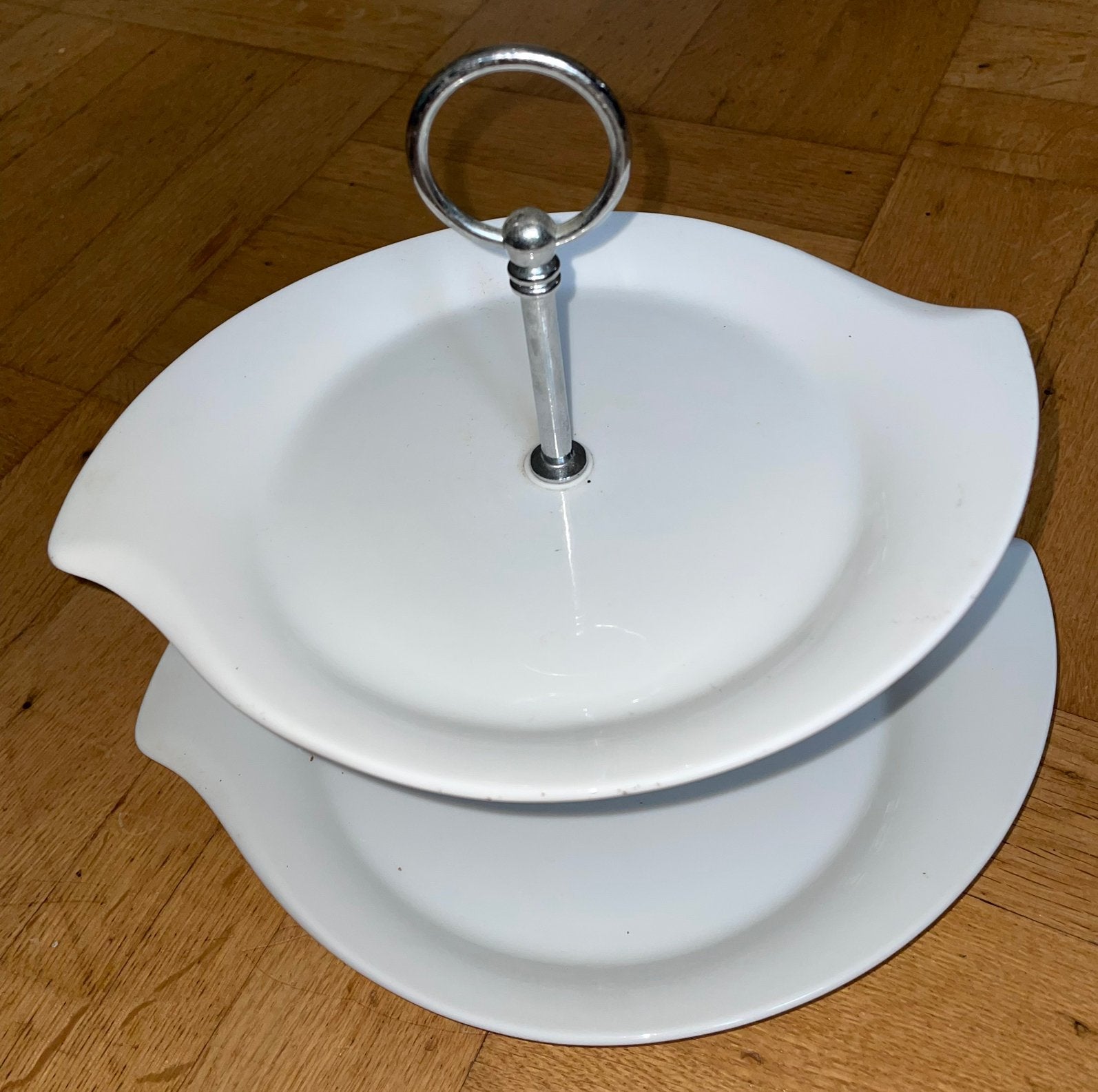 Elegante etagere met twee etages - wit porselein, Overige typen, Ophalen of Verzenden, Zo goed als nieuw, Modern