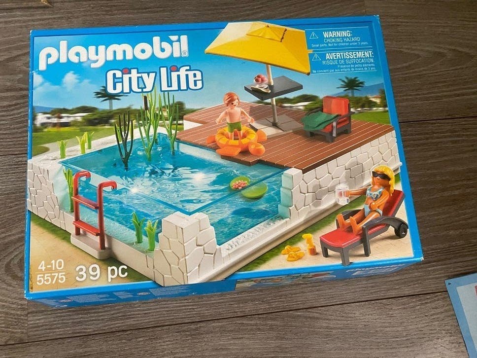 Playmobil City Life Zwembad met Terras (5575), Kinderen en Baby's, Complete set, Overige typen, Ophalen of Verzenden, Zo goed als nieuw
