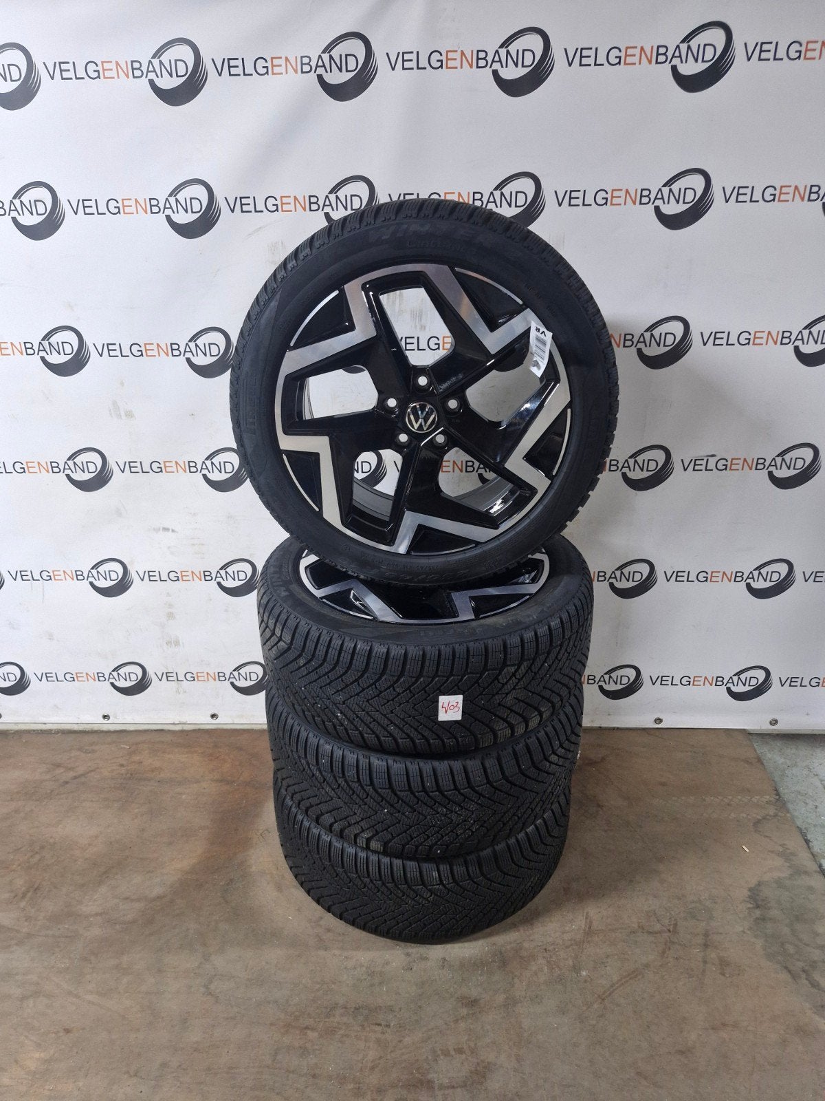 Winterset Volkswagen Passat Coventry 235 45 18 VW Arteon, Auto-onderdelen, 18 inch, Gebruikt, ., Banden en Velgen