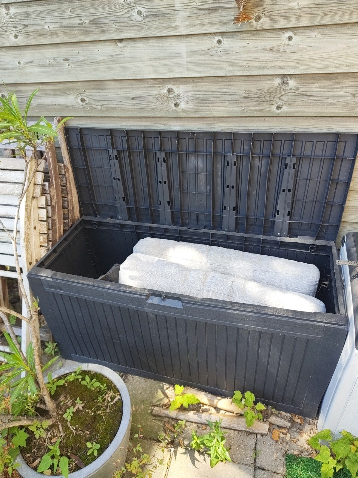 Kussenbox Keter, Ophalen, Gebruikt