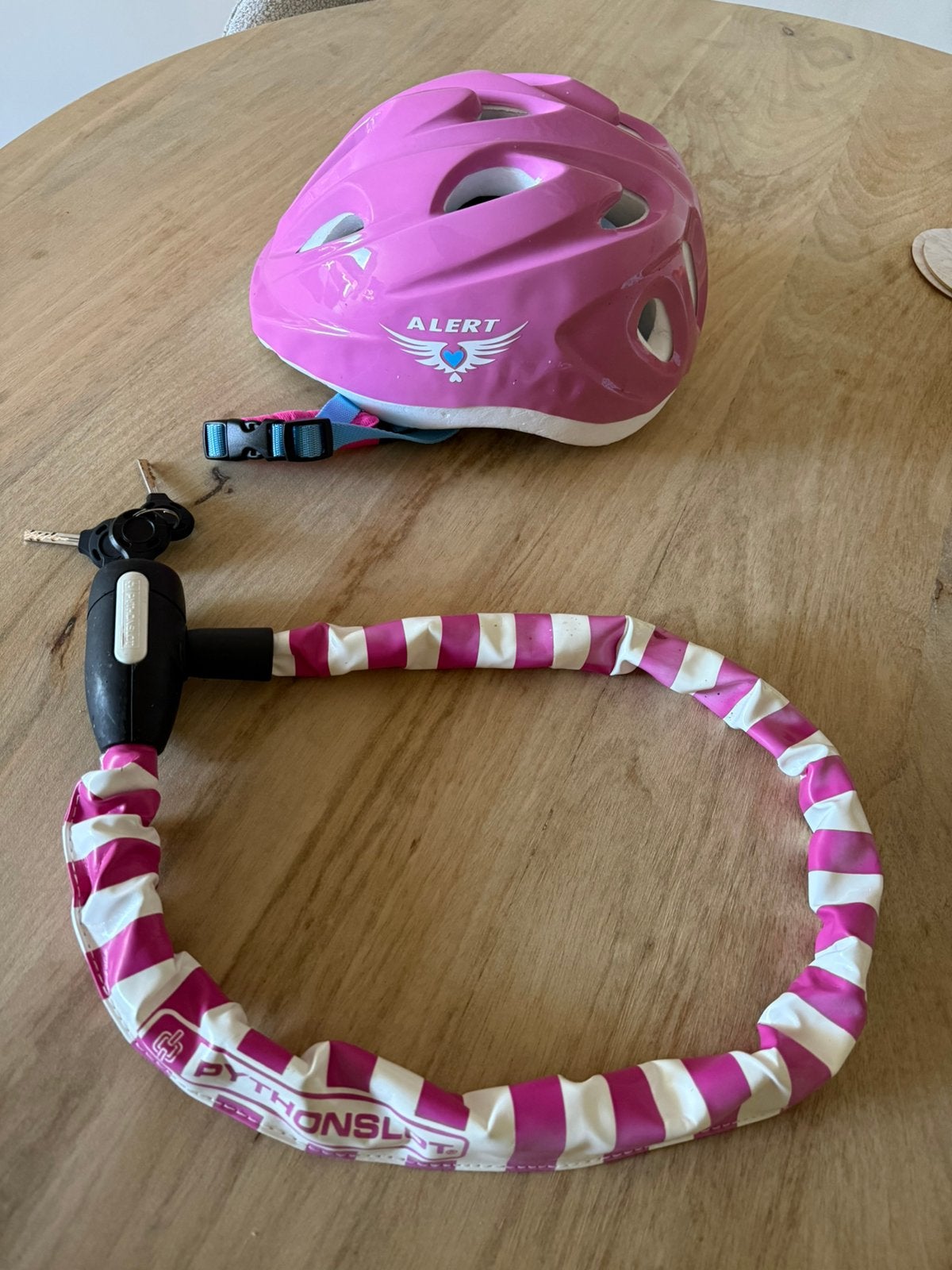 Helm + pythonslot, Ophalen of Verzenden, Zo goed als nieuw, Meisje