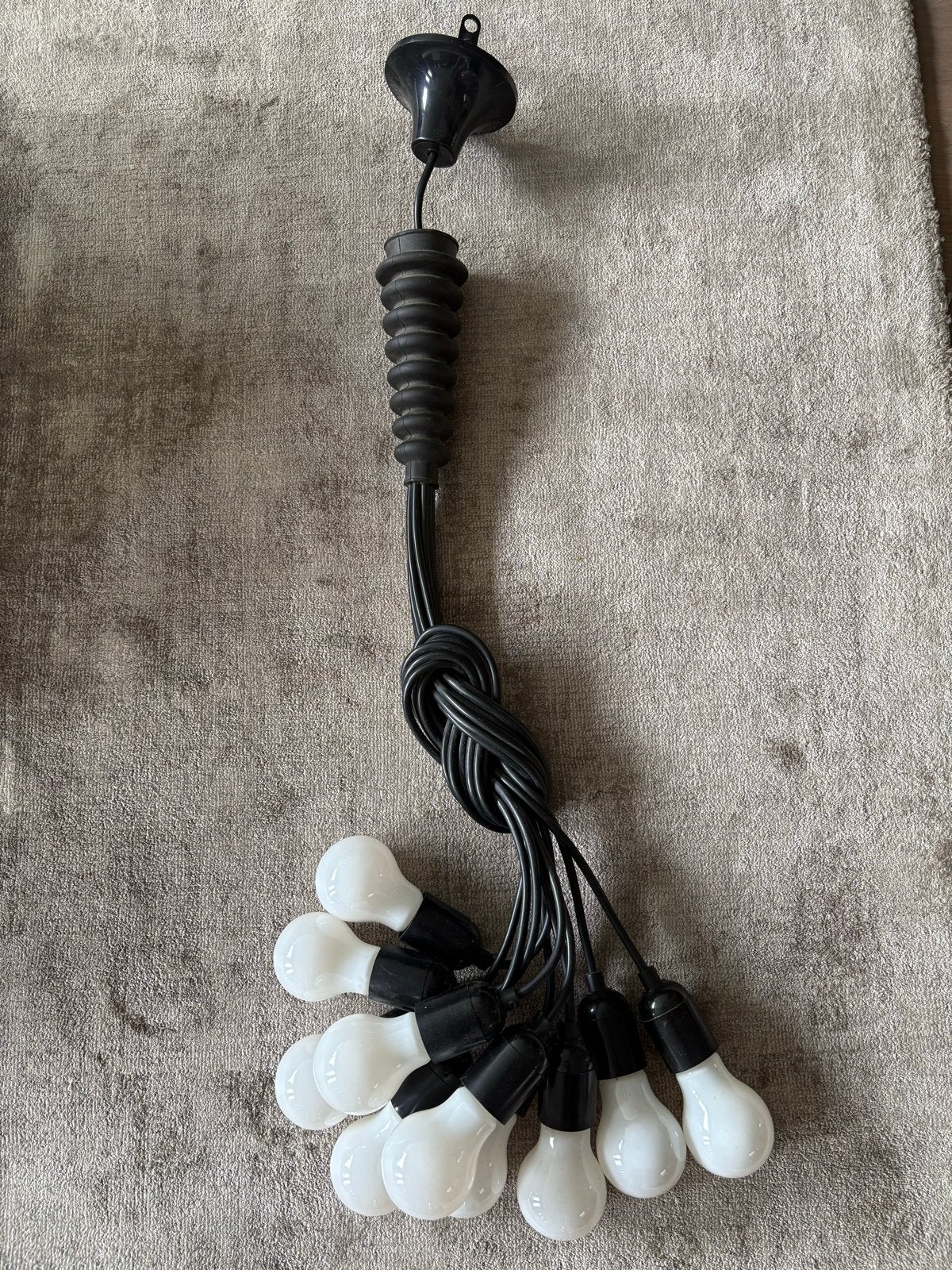 Zelfgemaakte “tros lamp” 10 LED lampen - Zwart, Huis en Inrichting, Lampen | Hanglampen, Ophalen of Verzenden, Gebruikt, Kunststof