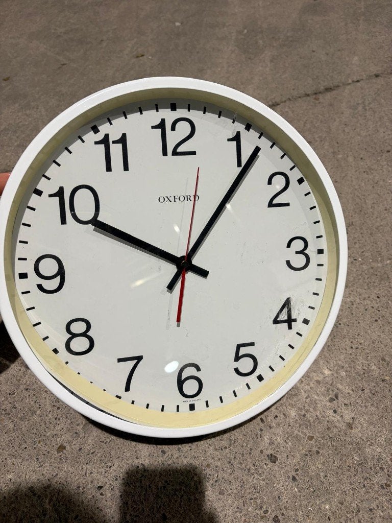 Analoog wandklok, Analoog, Ophalen of Verzenden, Zo goed als nieuw, Overige kleuren
