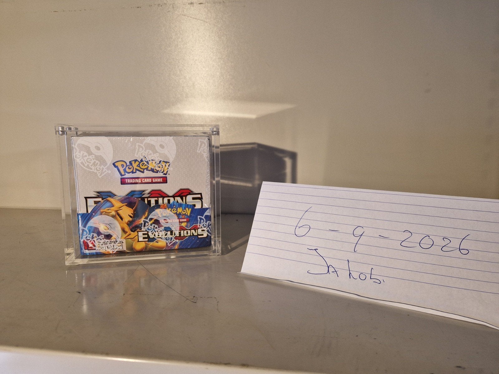 Pokémon XY Evolutions Booster Box in Acryl Display, Ophalen, Nieuw, Booster