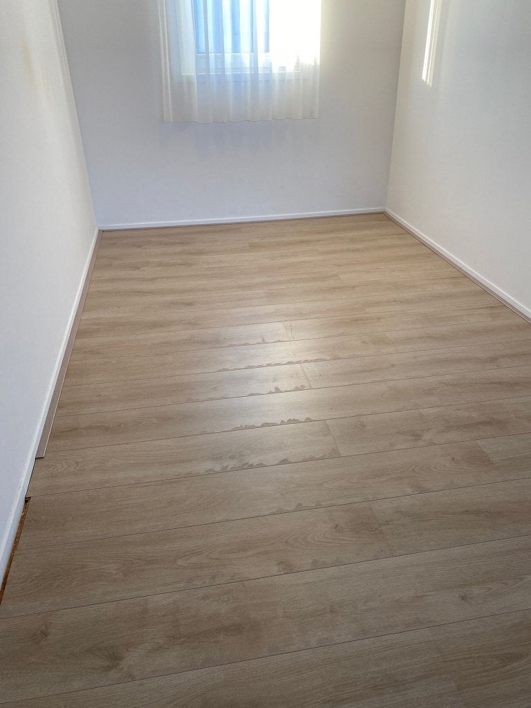 ~20 m² kliklaminaat (licht eiken kleur ) met ondervloer, Ophalen, 50 tot 150 cm, Zo goed als nieuw, 10 m² of meer