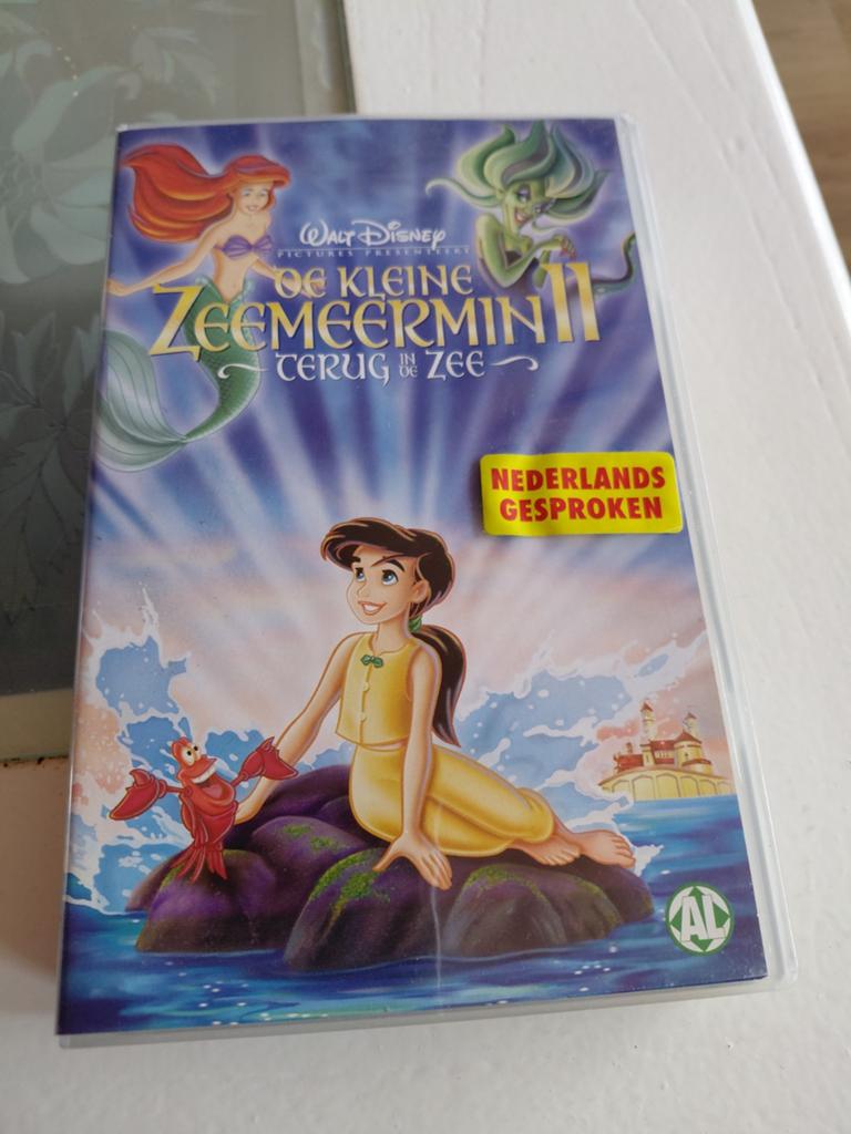 Disney De Kleine Zeemeermin 2 VHS. NIEUW IN SEAL., Alle leeftijden, Ophalen of Verzenden, Nieuw in verpakking