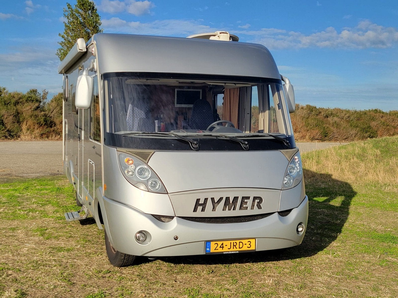 Hymer B 674 CL met 5 officiële zitplaatsen, Integraal, ESP-stabiliteitscontrole, Fiat, 6 tot 7 meter