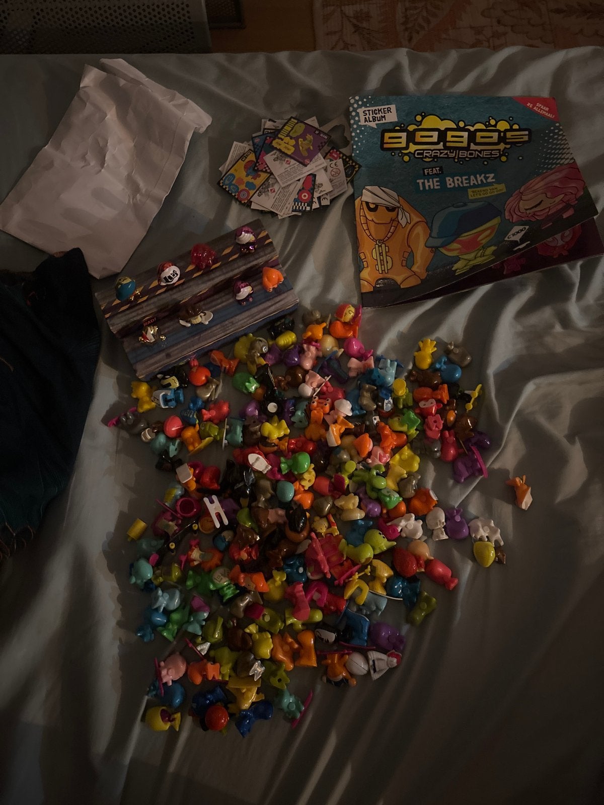 Gogo's Crazy Bones verzameling met album en display, Verzamelen, Ophalen of Verzenden, Gebruikt