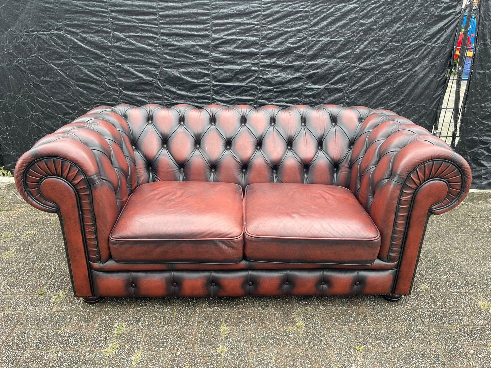 Engels Chesterfield bank roodbruin, Ophalen, Tweepersoons, Zo goed als nieuw, 200 tot 250 cm