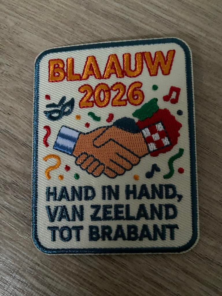 Carnavalsembleem BLAUW 2026 Politie, Ophalen of Verzenden, Nieuw, Carnaval, Accessoires