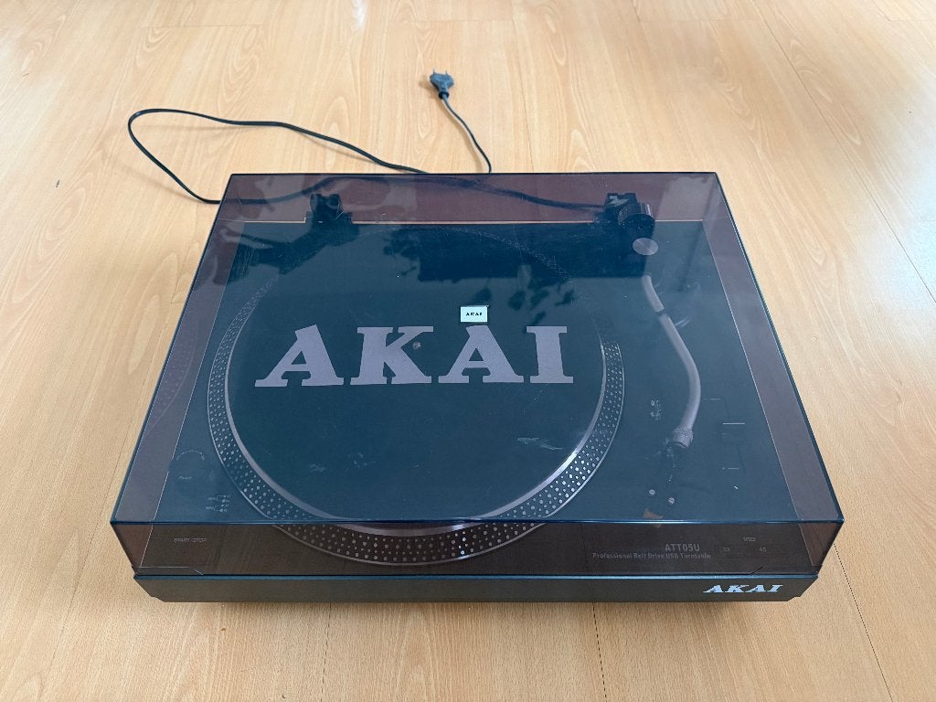 Akai ATT05U Professional Belt Drive USB Platenspeler, Ophalen, Akai, USB-aansluiting