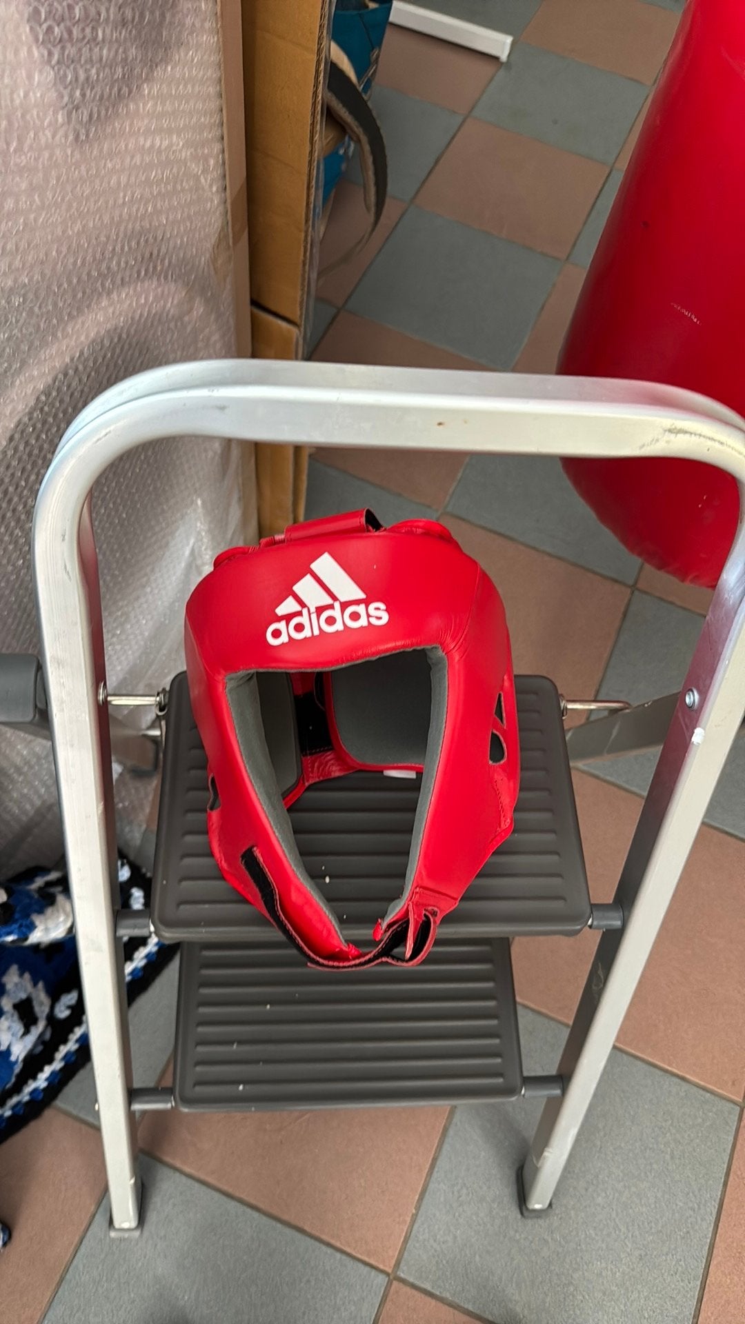 Boks veiligheids helm, Ophalen, Zo goed als nieuw, Minder dan 2 meter