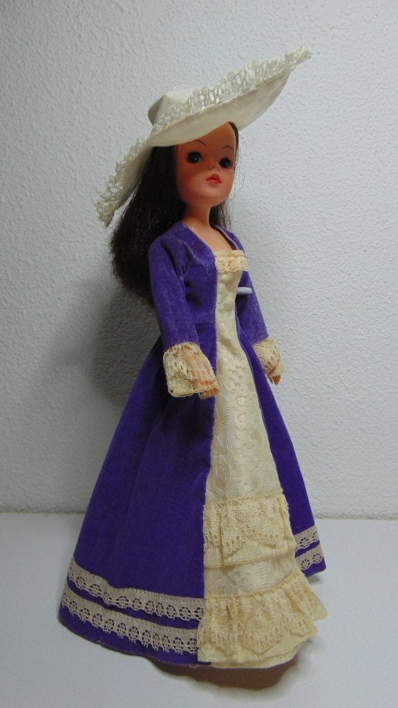 Sindy Barbie the Queen Ann Boleyn Nostalgia'-jurk, Ophalen of Verzenden, Gebruikt, Pop