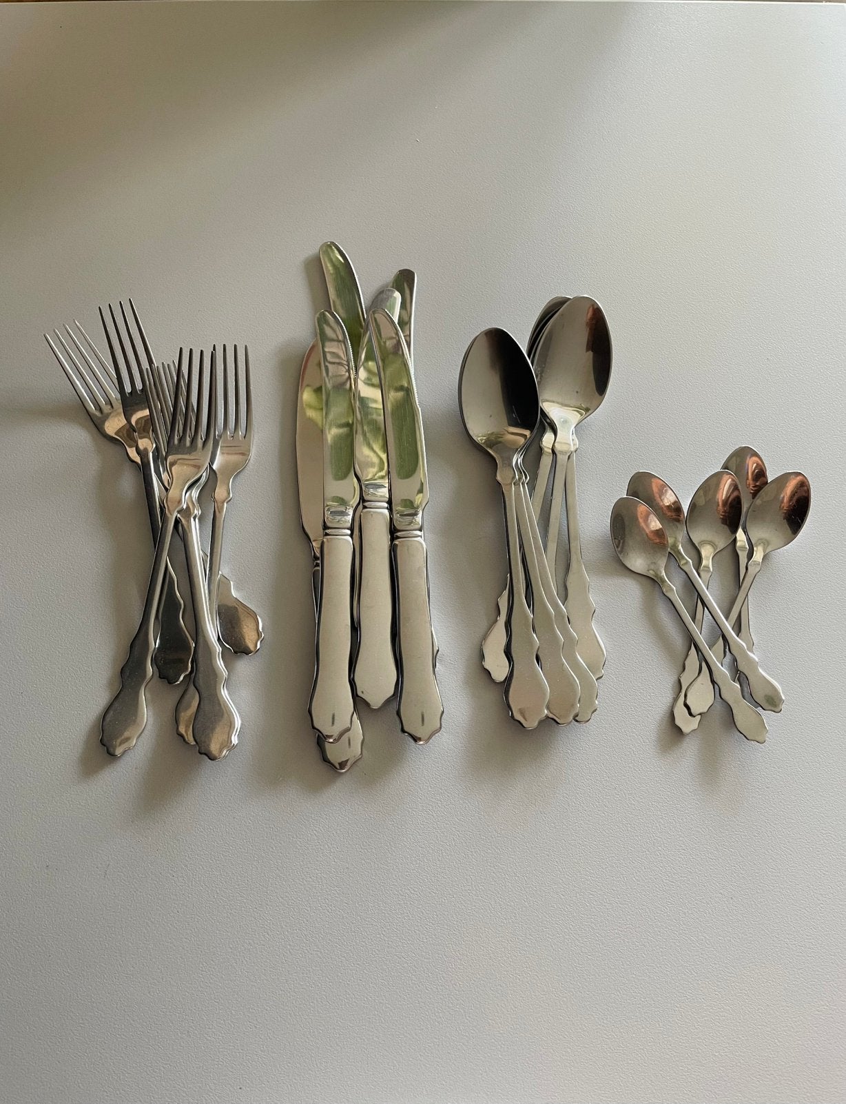 IKEA SKUREN Bestekset van designer Henrik Preutz, Huis en Inrichting, Keuken | Bestek, Zo goed als nieuw, Bestekset, Rvs of Chroom