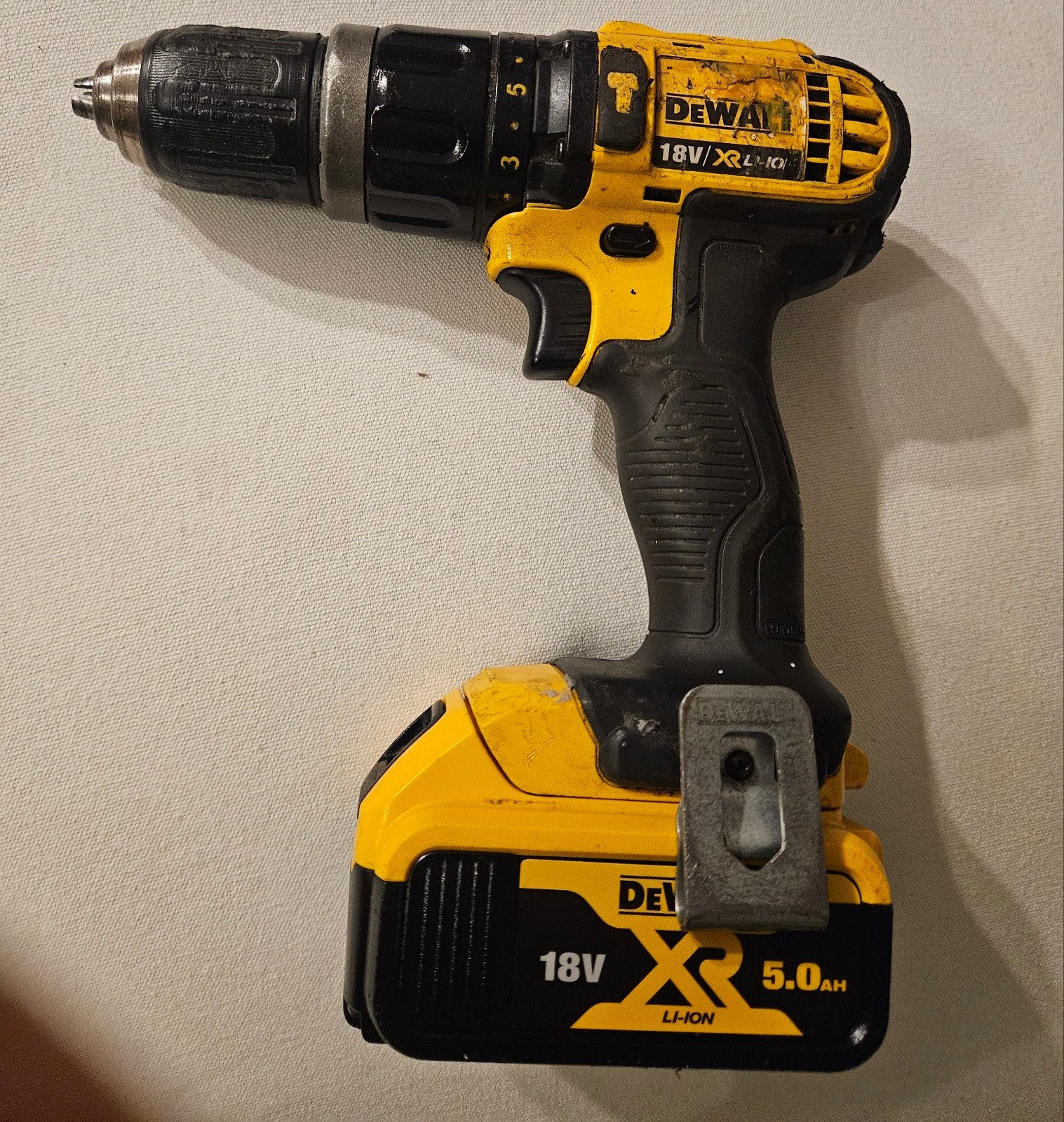 super werkende DEWALT klopbormachine/perfect accu  80 euro., Ophalen of Verzenden, Zo goed als nieuw, Boormachine