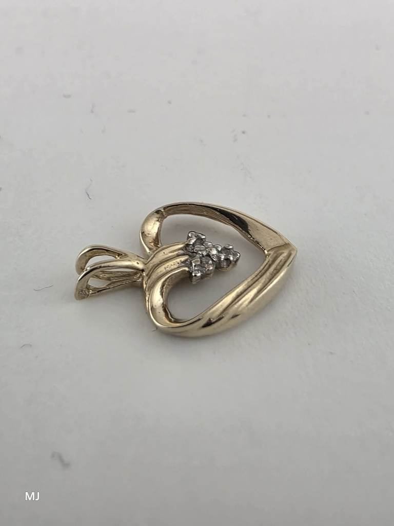 Gouden hanger hartje met diamant                        G103, Sieraden, Tassen en Uiterlijk, Kettinghangers, Gebruikt, ., Ophalen of Verzenden