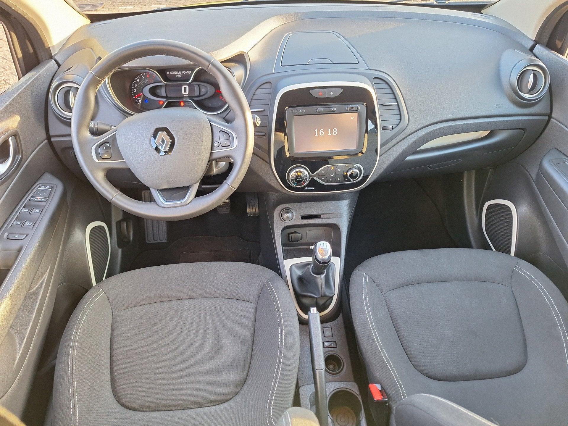 Renault Captur 0.9 TCe Limited TREKHAAK (bj 2018), Voorwielaandrijving, Stof, Gebruikt, 620 kg