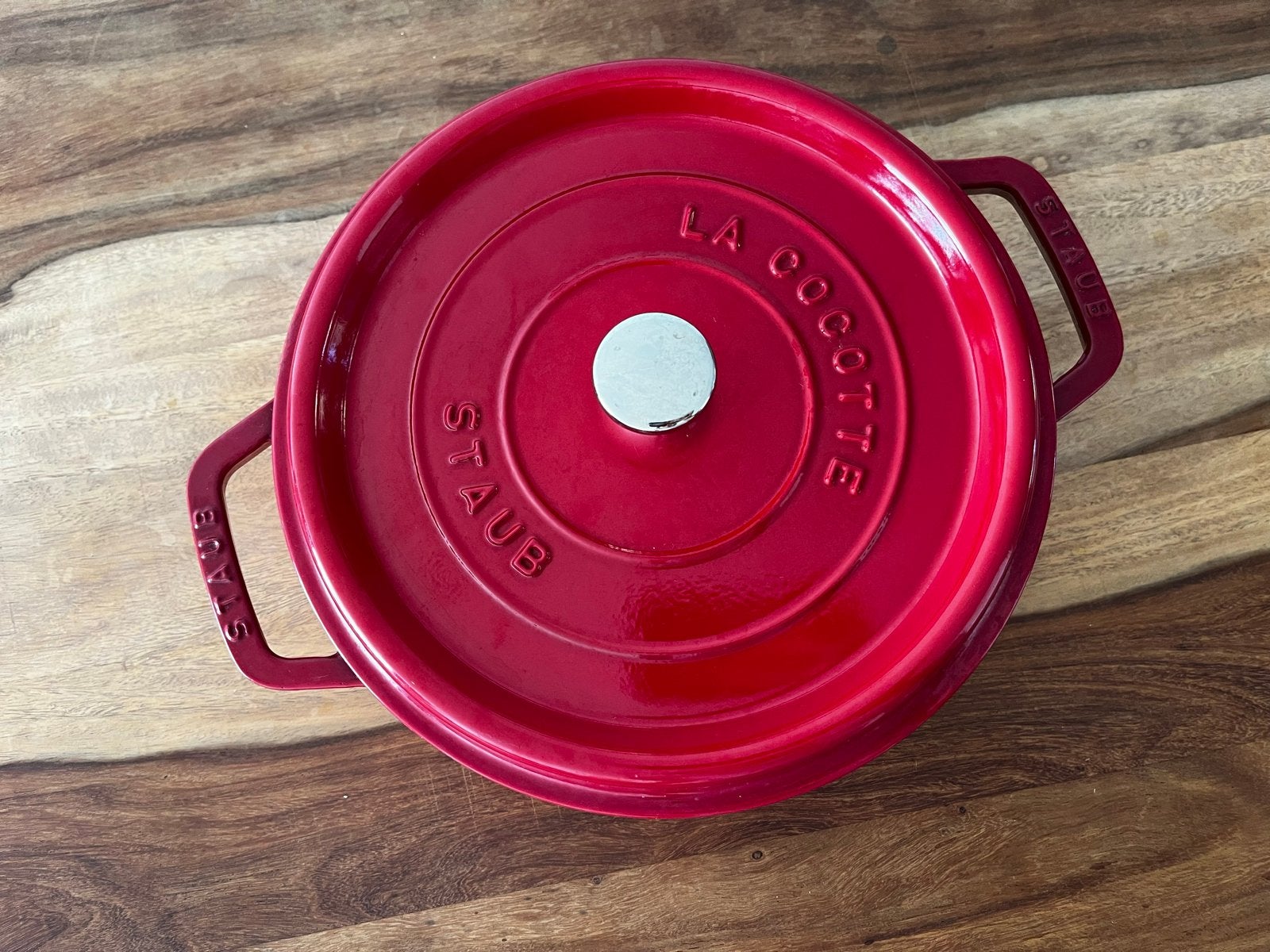 Staub Cocotte Braadpan 26 cm - Rood, Ophalen, Met deksel, Zo goed als nieuw, Overige merken