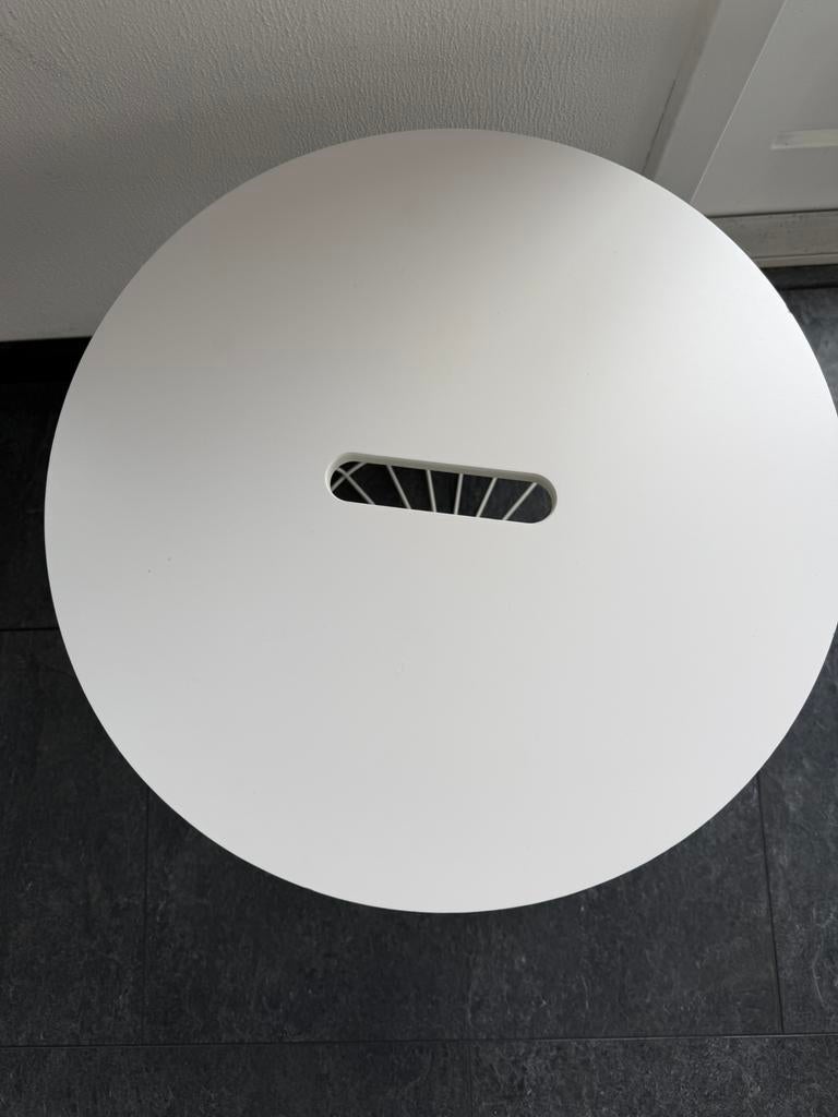 Ikea kvistbro bijzettafel, Huis en Inrichting, Ophalen, Zo goed als nieuw, Rond, Minder dan 55 cm