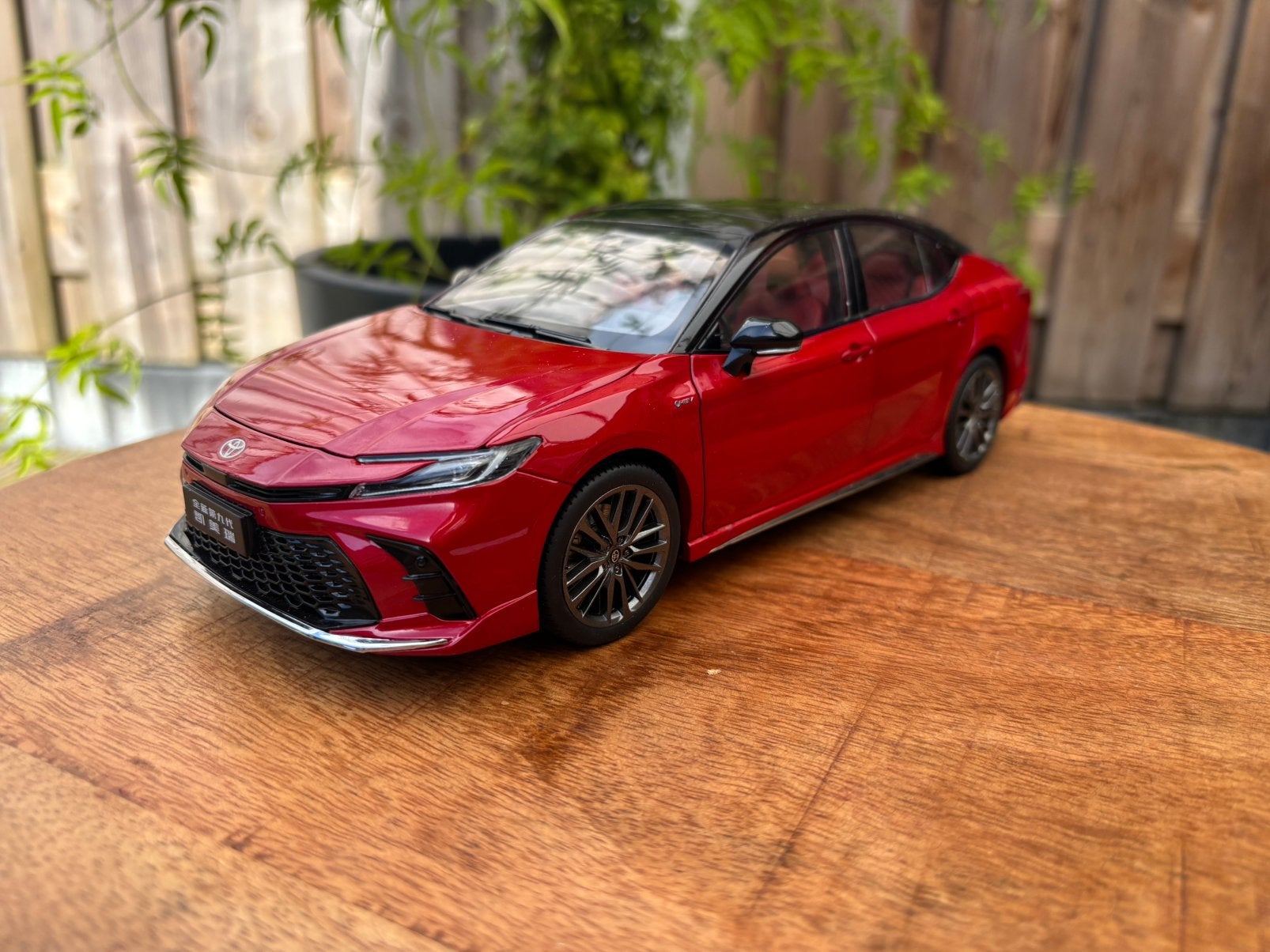 Paudi Toyota Camry Hybrid 2023 rood 1:18, Ophalen of Verzenden, Nieuw, Auto, Overige merken