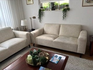 Comfortabele 2-zitsbank - Crèmekleurig, Ophalen, 150 tot 200 cm, Tweepersoons, Zo goed als nieuw