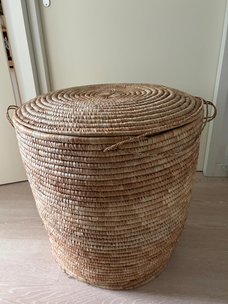 Super Grote rieten mand met deksel uit West-Afrika, Huis en Inrichting, Ophalen, Mand, Rond, Zo goed als nieuw