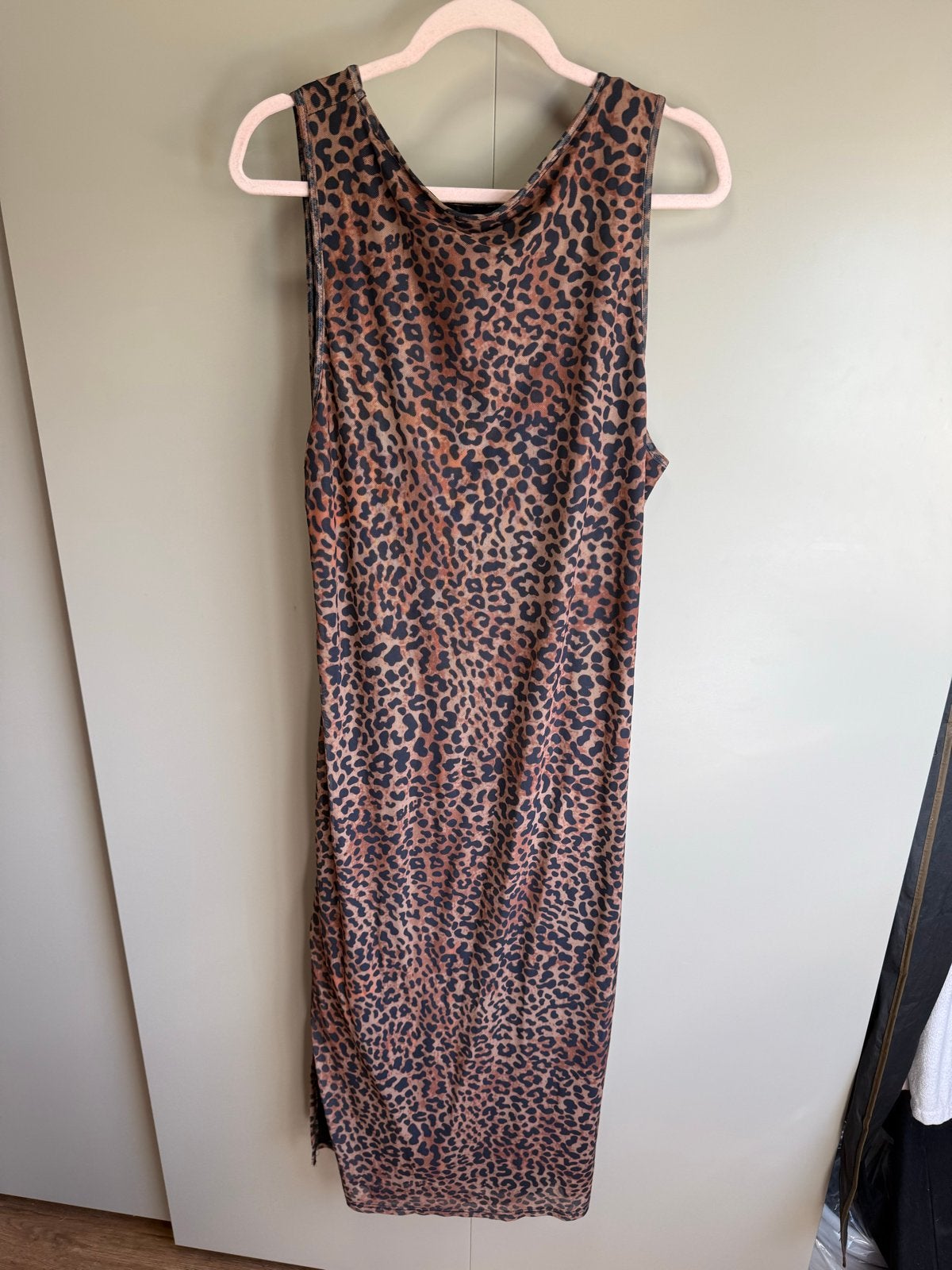 Leopardprint maxi jurk met split / sexy / maat 46 48, Kleding | Dames, Bruin, Maat 46/48 (XL) of groter, Ophalen of Verzenden