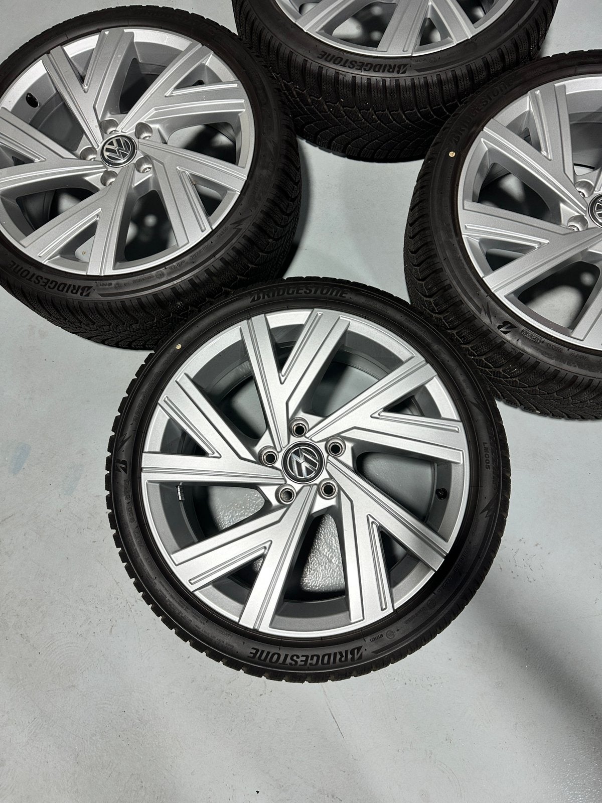 Originele 18 inch VW Golf BERGAMO wielen velgen winterset, Banden en Velgen, Winterbanden, 225 mm, Ophalen