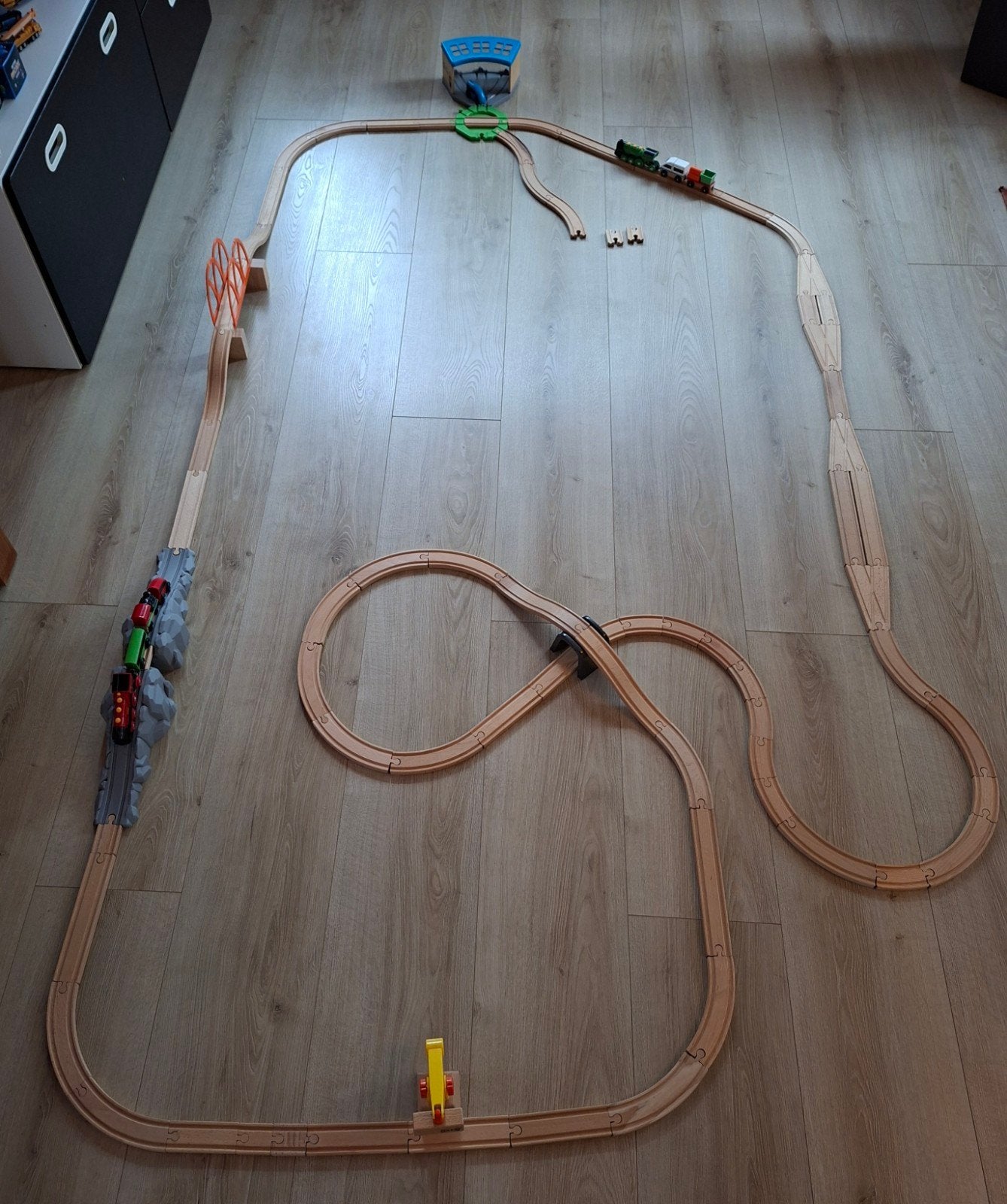 Negen meter ikea treinbaan met 2 brio locomotieven, Ophalen, Gebruikt