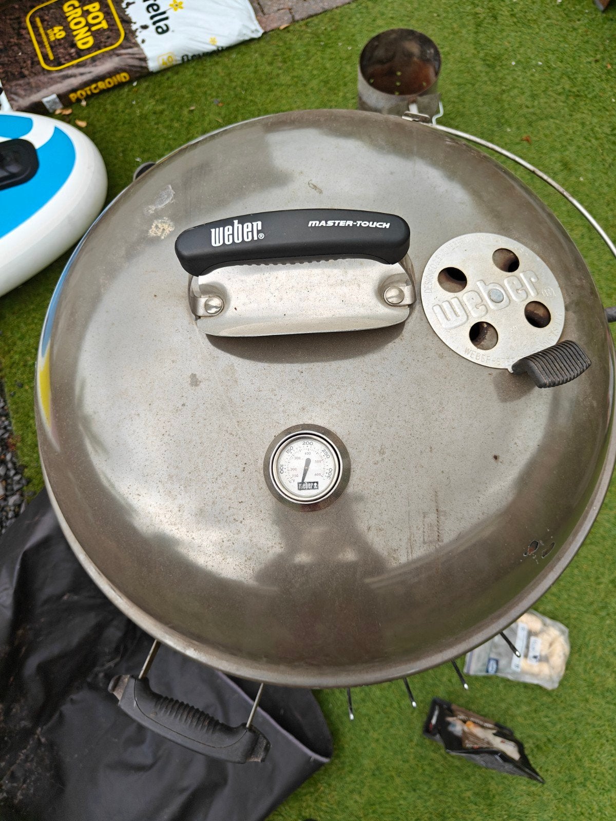 Weber master touch 57 cm  bbq, Tuin en Terras, Houtskoolbarbecues, Ophalen