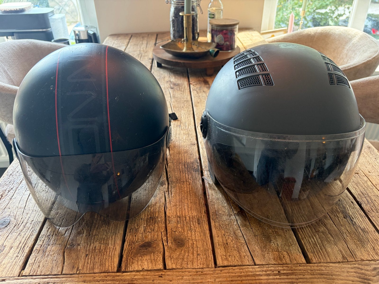 Set van 2 gebruikte scooterhelmen (Beon en Vinz), Fietsen en Brommers, Ophalen, Gebruikt, Medium