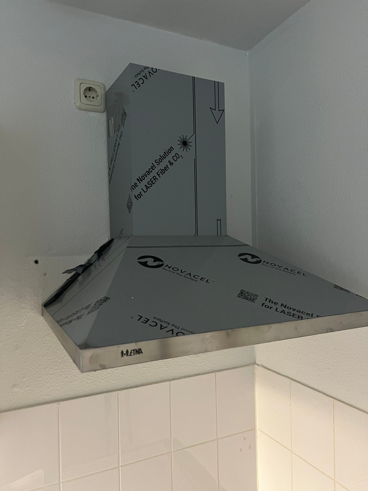 Nieuwe Etna afzuigkap, Ophalen, Nieuw, 200 tot 400 m³ per uur, Wandschouwkap