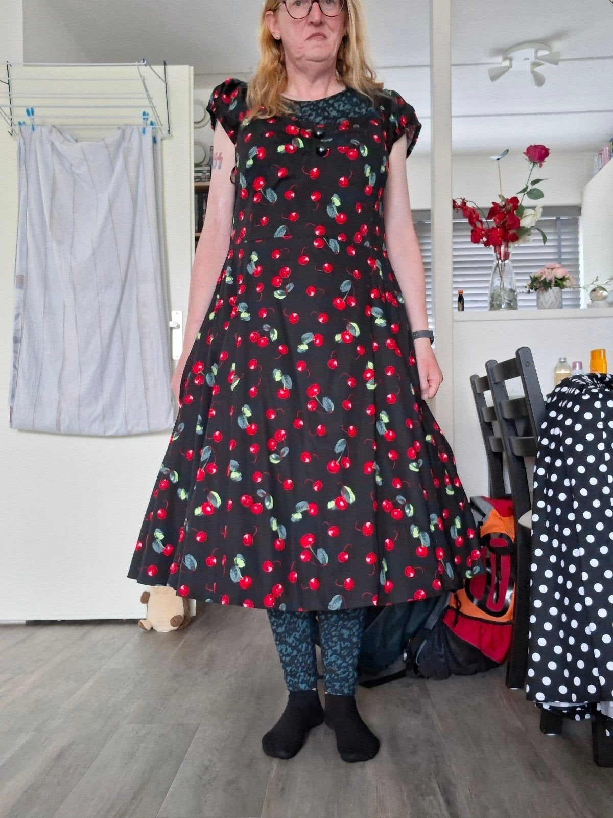 2 Collectif Dolores swing jurken: stippen & kersen, Collectif, Zwart, Ophalen of Verzenden, Knielengte