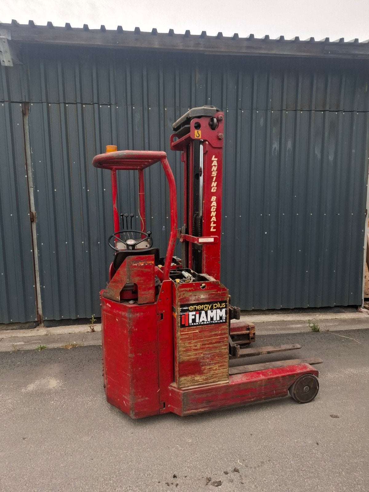 Lansing Bagnall Reachtruck - Accu's kapot, Ophalen