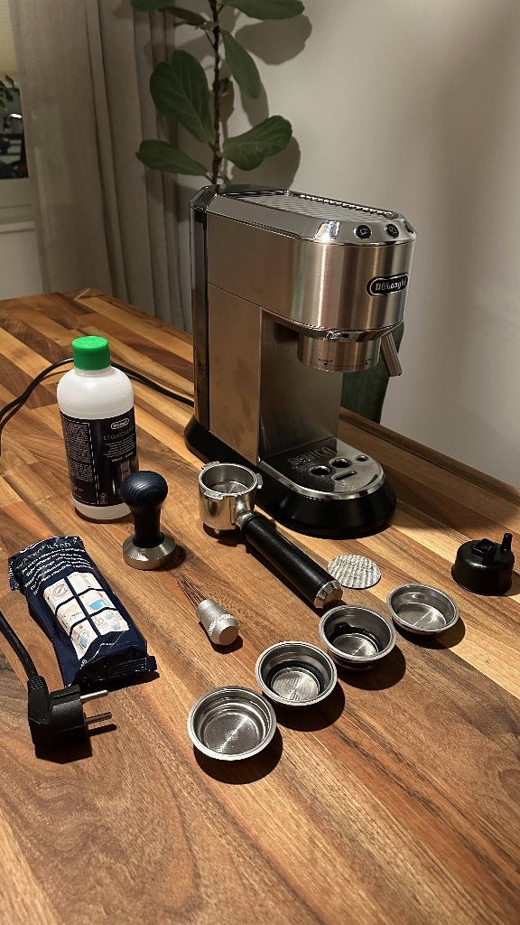 Foto 4 van Delonghi Dedica Espressomachine