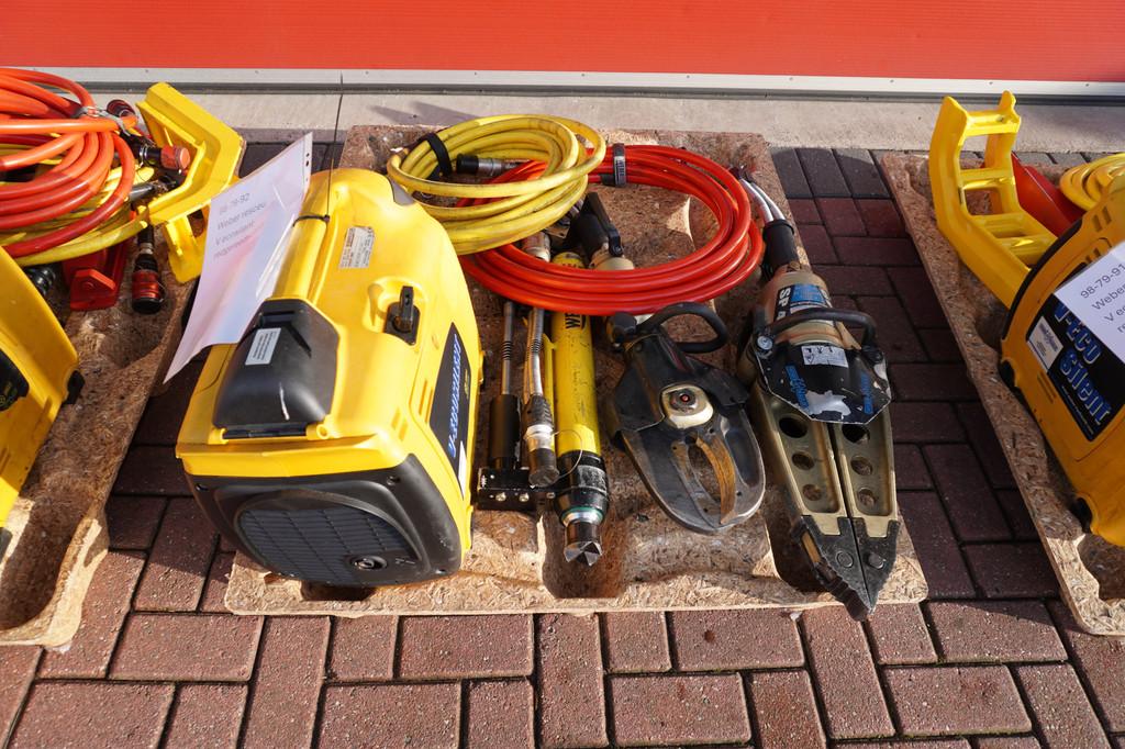 Weber Rescue set redgereedschap Nr .V308 | o.a. 2x Knipper |, Autobedrijf Van der Veen Groningen B.V., Info@vdveen.nl, Friesestraatweg 257
9746TJ  GRONINGEN, NL