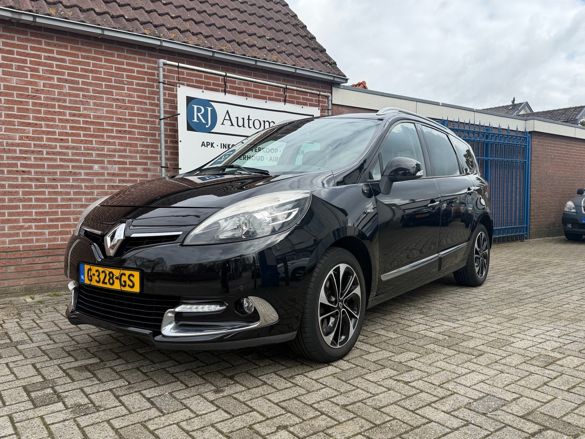 Renault Scénic 1.2 TCe Bose 7p. APK/BOSE/NAVI (bj 2016), Auto's, Gebruikt, Euro 6, 4 cilinders, 7 stoelen