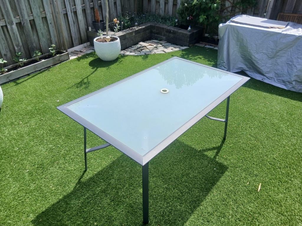 Glazen tuintafel met parasolgat - Z.G.A.N. - MOET NU WEG!, Tuin en Terras, Ophalen, Zo goed als nieuw, Rechthoekig