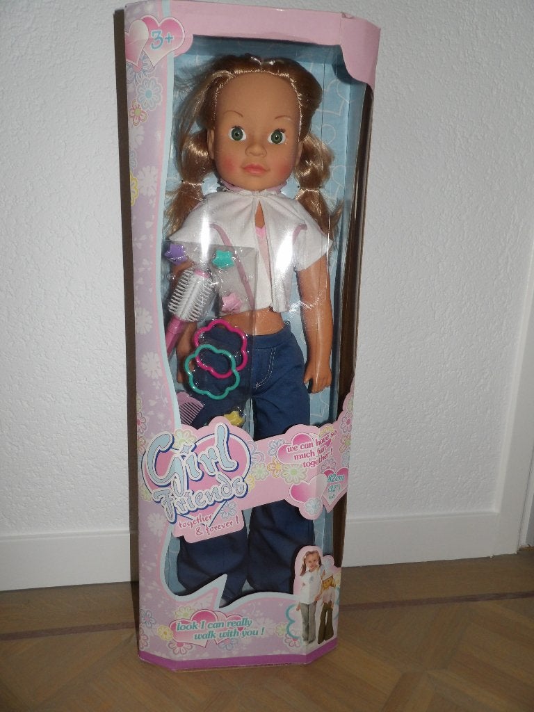 NIEUW GIRL FRIENDS super pop 82 cm waar je mee kan lopen (2), Kinderen en Baby's, Speelgoed | Poppen, Ophalen of Verzenden, Nieuw