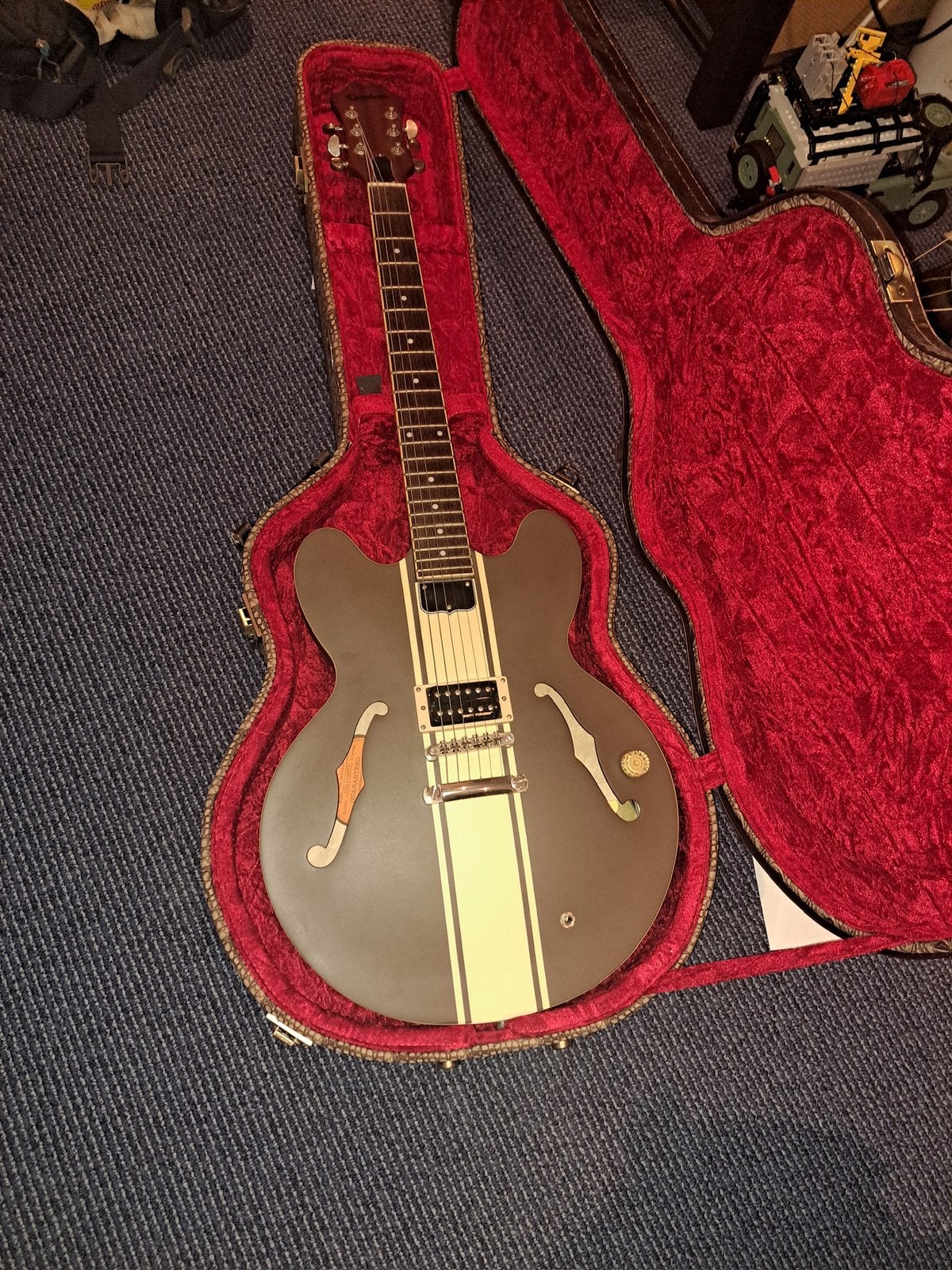 Epiphone Tom DeLonge Signature ES-333 – limited edition, Muziek en Instrumenten, Ophalen of Verzenden, Zo goed als nieuw, Semi-solid body