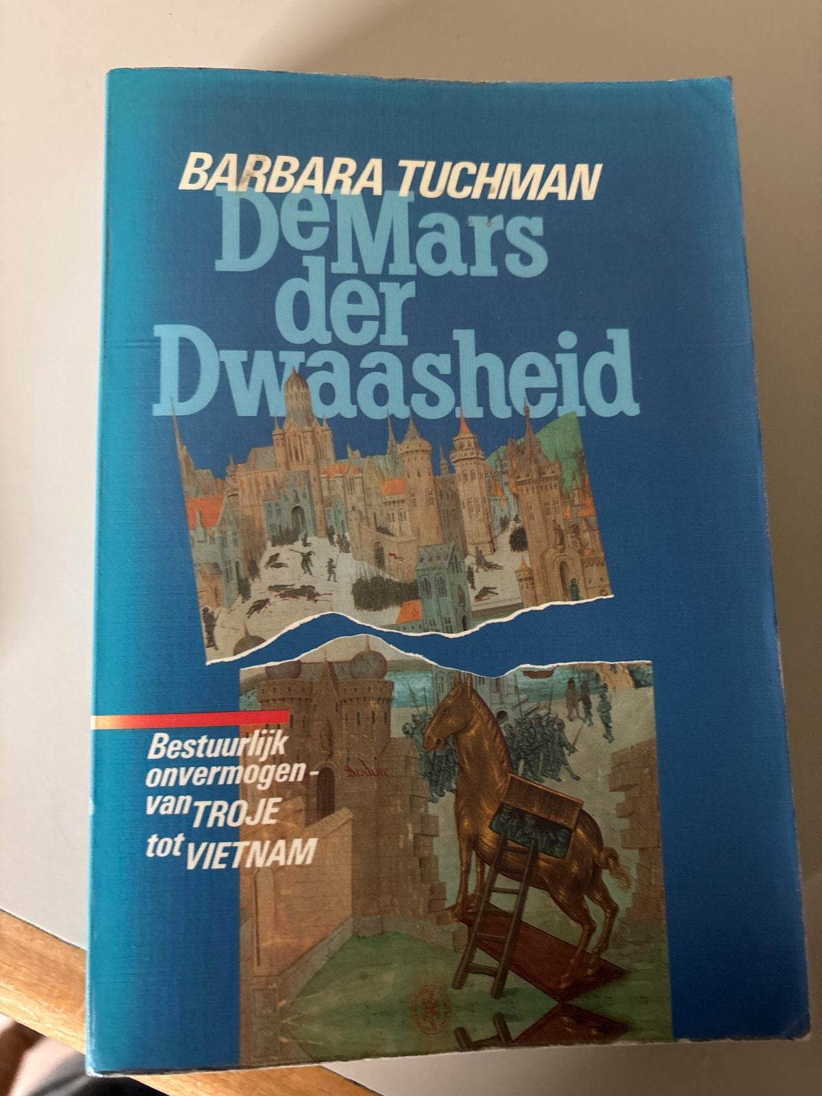 De Mars der Dwaasheid - Barbara Tuchman (Geschiedenis), Boeken, Ophalen of Verzenden, 20e eeuw of later, Gelezen