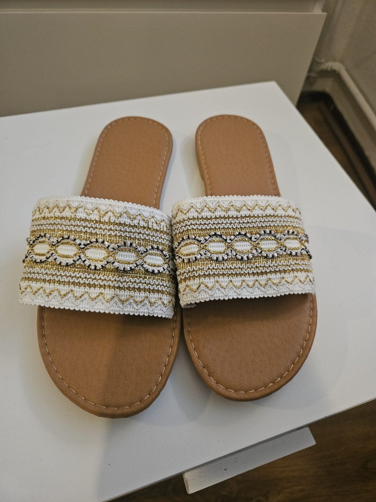 Leuke slippers maat 41, Ophalen of Verzenden, Zo goed als nieuw