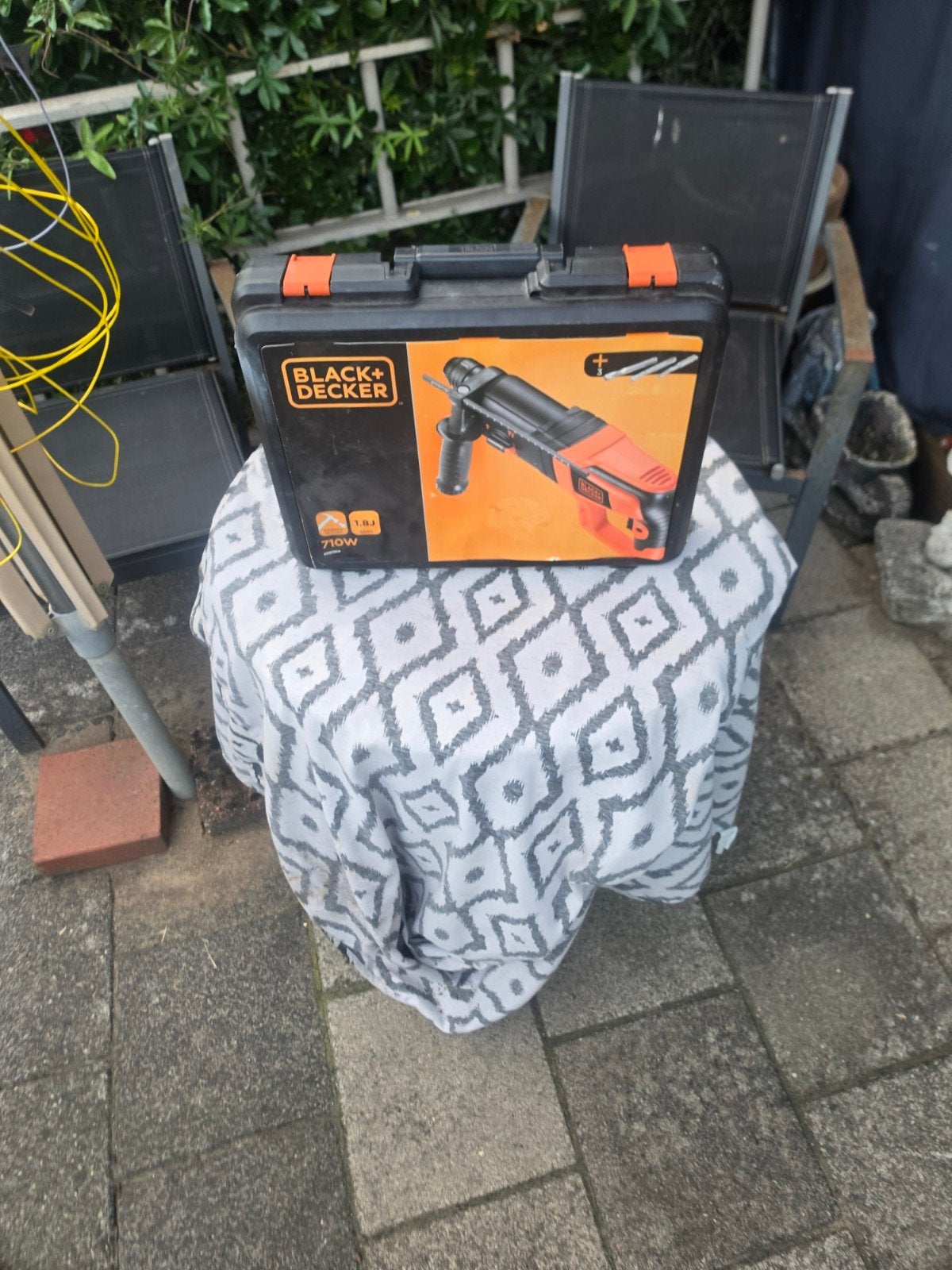 1 lege gereedschapkoffer zonder inhoud., Ophalen