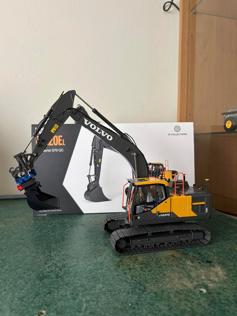 Volvo EC220EL 1:32 verbouwd, Ophalen of Verzenden, Zo goed als nieuw, Tractor of Landbouw, Overige merken