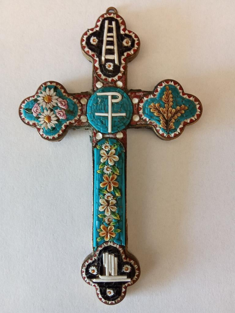 Kruisje in micromozaïek., Verzamelen, Ophalen of Verzenden, Zo goed als nieuw, Overige typen, Christendom | Katholiek