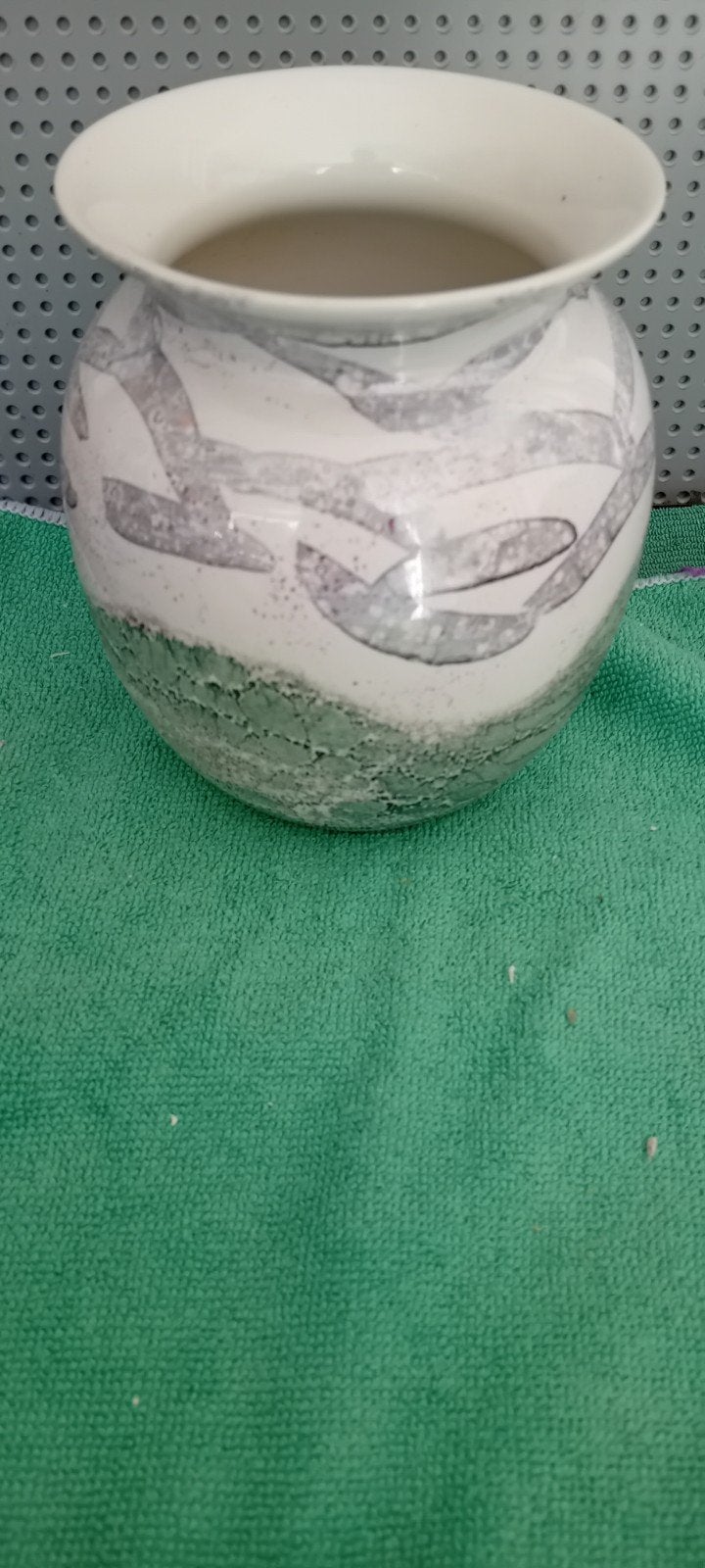 GOEBEL. Fraaie vintage handbeschilderde vaas, Huis en Inrichting, Ophalen of Verzenden, Zo goed als nieuw, Steen/keramiek